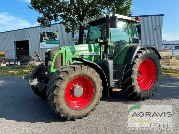 Fendt 714 VARIO الجرارات