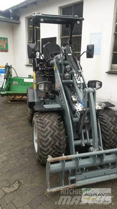 GiANT G2200E-3 لوادر بعجل