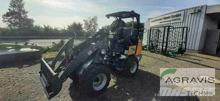 GiANT G2300 HD لوادر بعجل