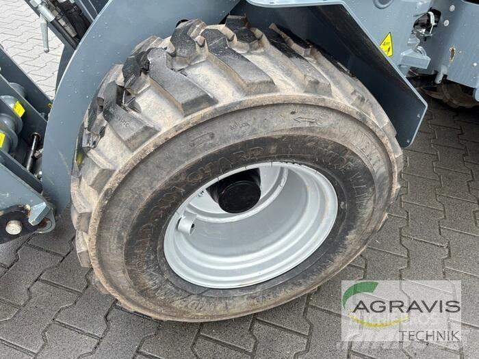 GiANT G2500 HD لوادر بعجل