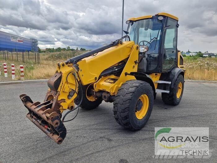 JCB TM 220 AGRI لوادر بعجل