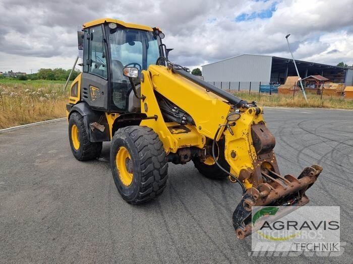 JCB TM 220 AGRI لوادر بعجل