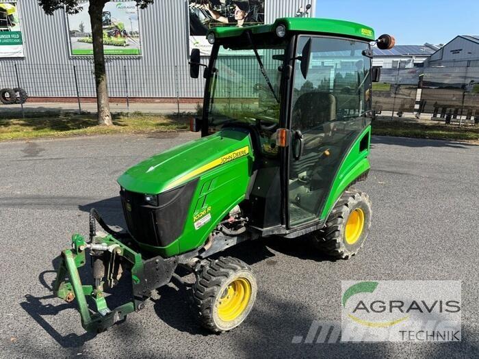 John Deere 1026 R الجرارات