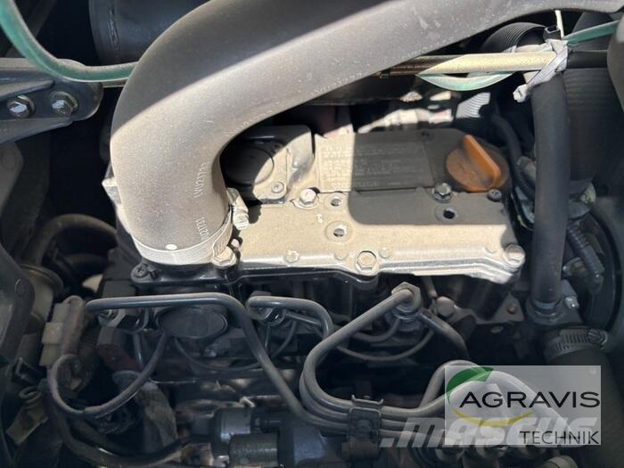 John Deere 1026 R الجرارات