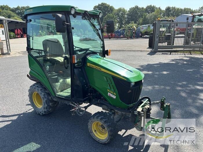 John Deere 1026 R الجرارات
