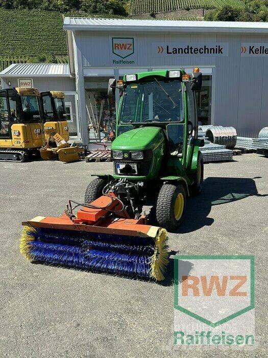 John Deere 2320 جرارات مدمجة