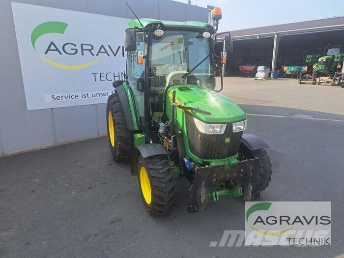 John Deere 4066 R الجرارات