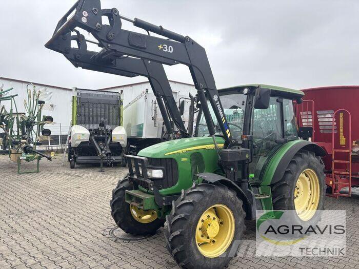 John Deere 5620 الجرارات
