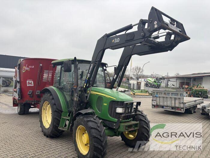 John Deere 5620 الجرارات
