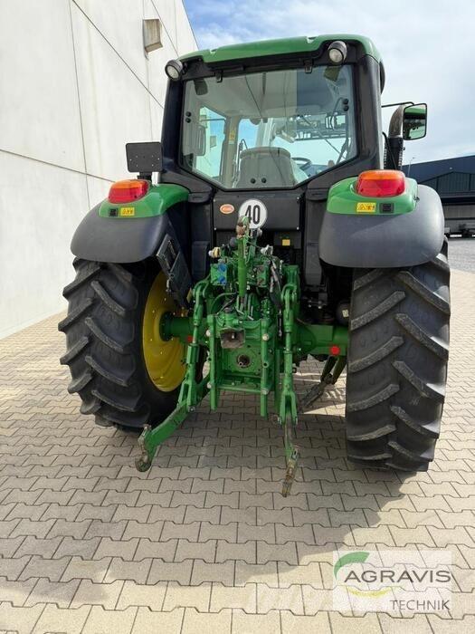John Deere 6115 R الجرارات