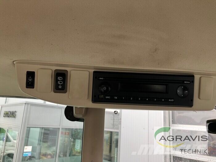 John Deere 6120 M الجرارات