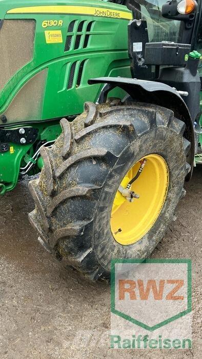 John Deere 6R 130 الجرارات