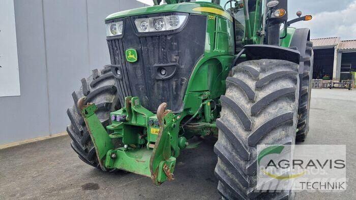 John Deere 7270 R الجرارات