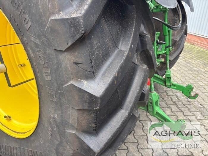 John Deere 7310 R الجرارات