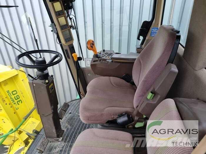 John Deere 7400 علافات ذاتية الدفع