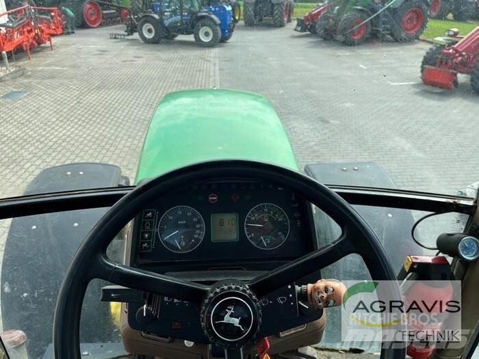 John Deere 7700 الجرارات