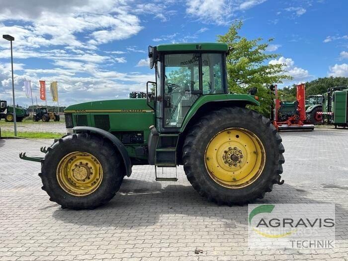 John Deere 7700 الجرارات