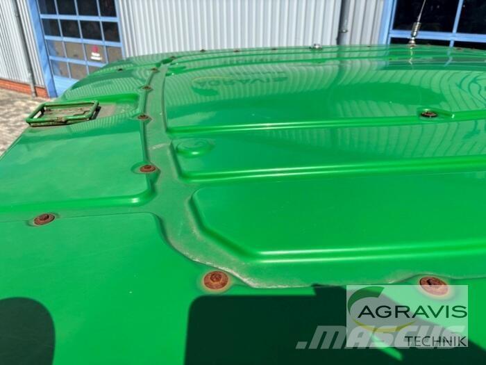 John Deere 8320 R الجرارات