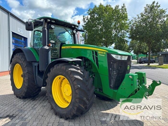 John Deere 8320 R الجرارات