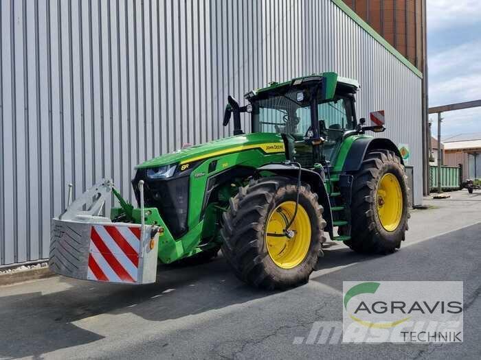 John Deere 8R 310 الجرارات