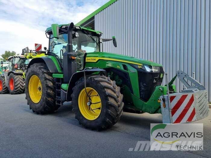 John Deere 8R 310 الجرارات