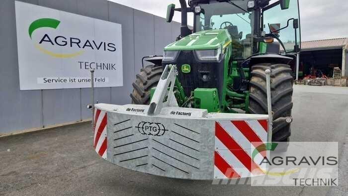 John Deere 8R 310 الجرارات