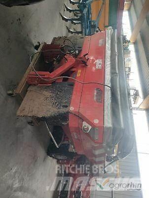Kuhn Axis 20.1W معدات فرد المواد المعدنية