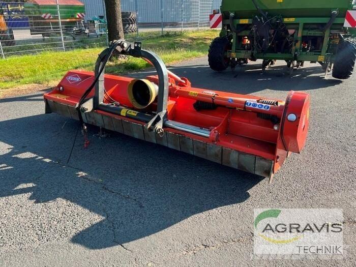 Kuhn BP 28 جزازات وأغطية المراعي