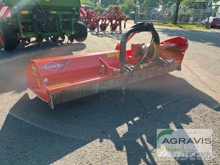 Kuhn BP 28 جزازات وأغطية المراعي