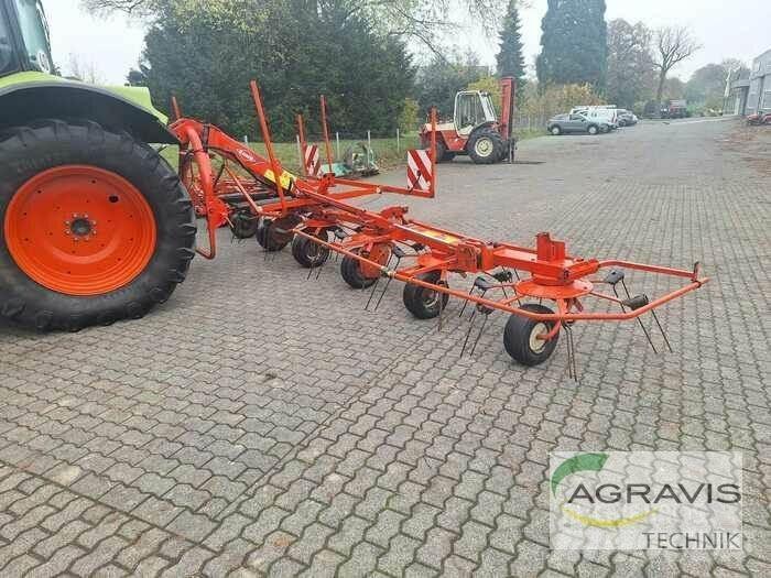 Kuhn GF 8702 مكابس وميبسات التبن