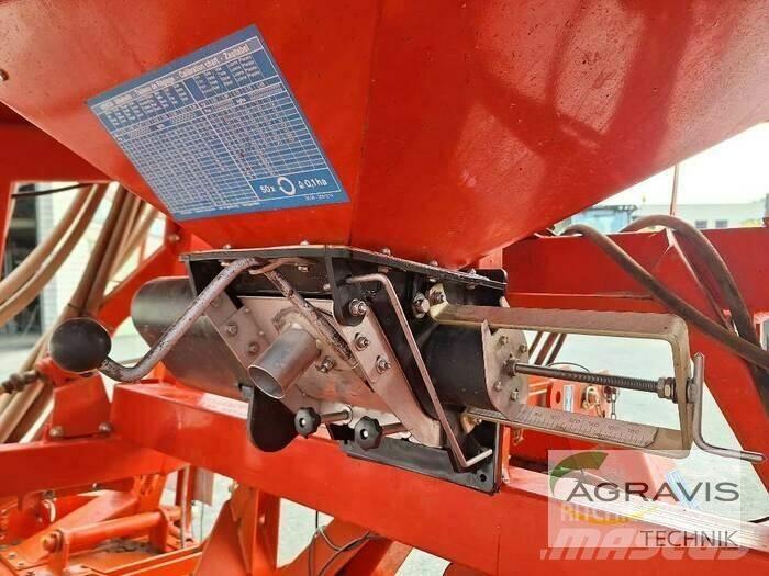 Kuhn HR 3003 الكاسحات وقلابات التربة ذات المحركات