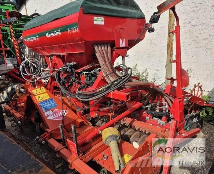 Kuhn HRB 302 D الكاسحات وقلابات التربة ذات المحركات