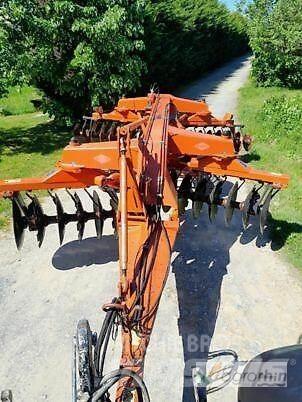 Kuhn XM32 كاسحات
