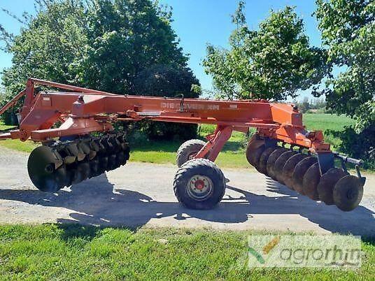 Kuhn XM32 كاسحات