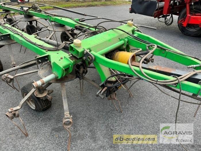 Kverneland 6913 مكابس وميبسات التبن