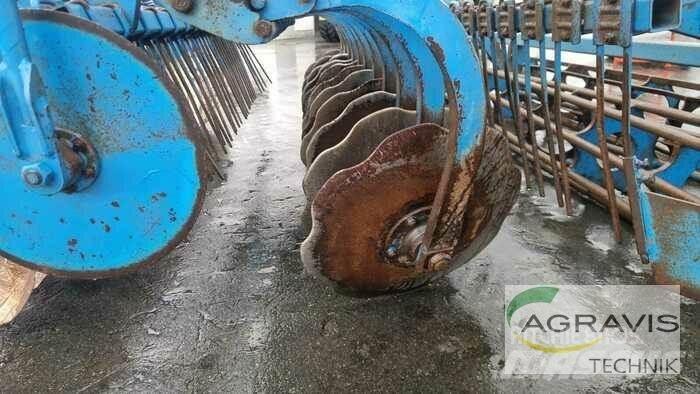 Lemken RUBIN 9/300 U كاسحات