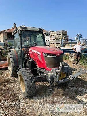 Massey Ferguson 3710 F الجرارات