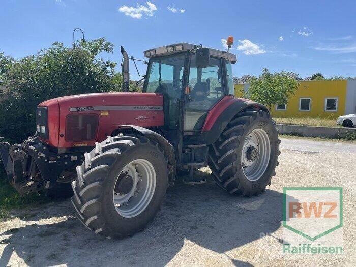 Massey Ferguson 8250-4 الجرارات