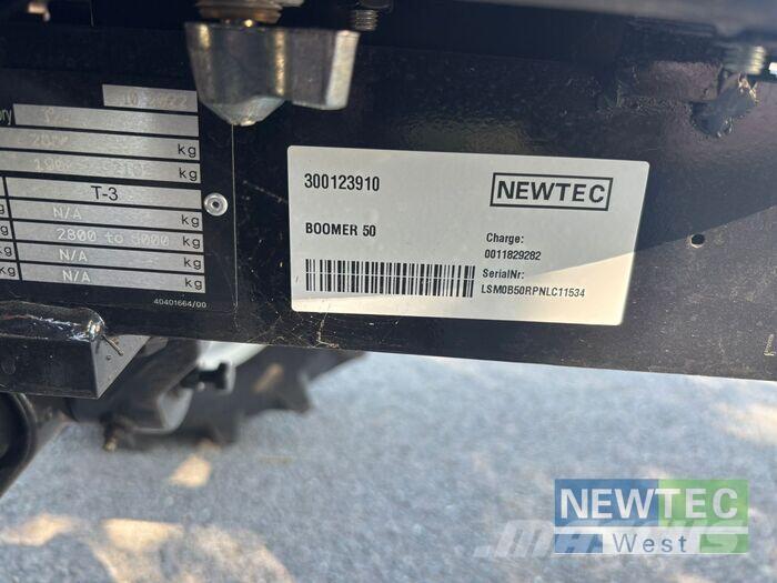 New Holland BOOMER 50 الجرارات