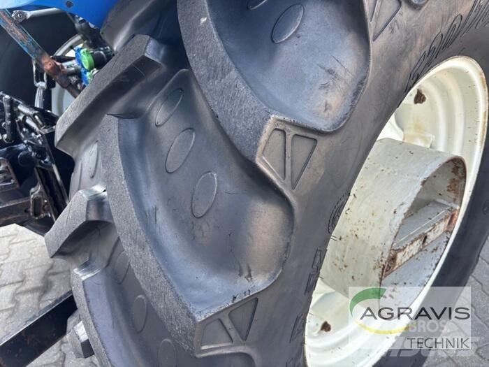 New Holland TLA 100 الجرارات