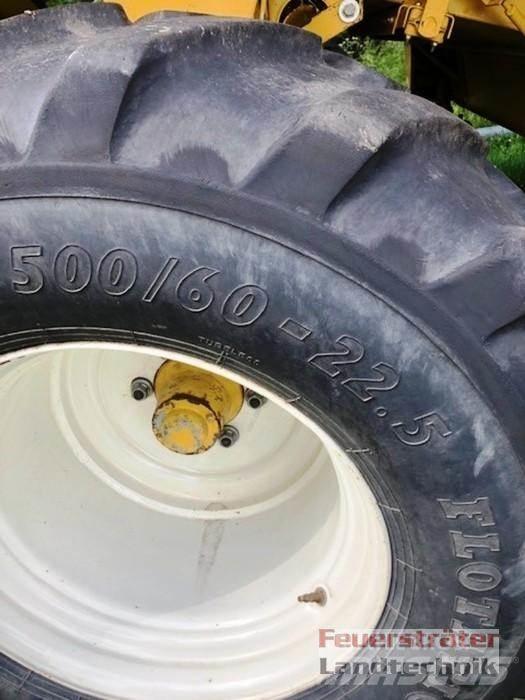 New Holland TX 68 حصادات