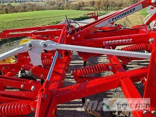 Pöttinger SYNKRO 4030 الكاسحات وقلابات التربة ذات المحركات