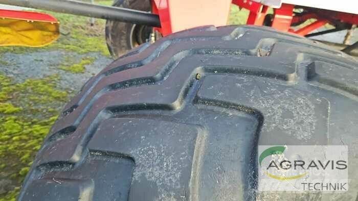 Pöttinger TOP 1252 C مكابس وميبسات التبن