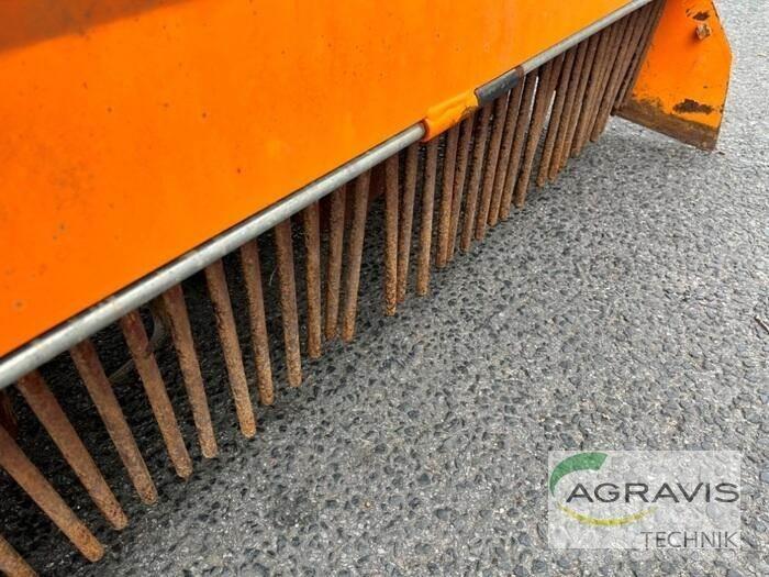 SB 125 الكاسحات وقلابات التربة ذات المحركات