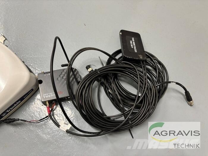 Trimble GFX-750 ماكينات وملحقات مواش أخرى