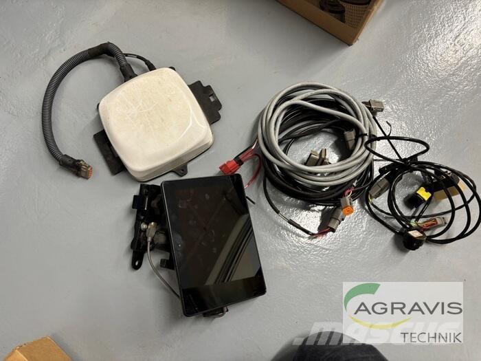 Trimble GFX-750 ماكينات وملحقات مواش أخرى