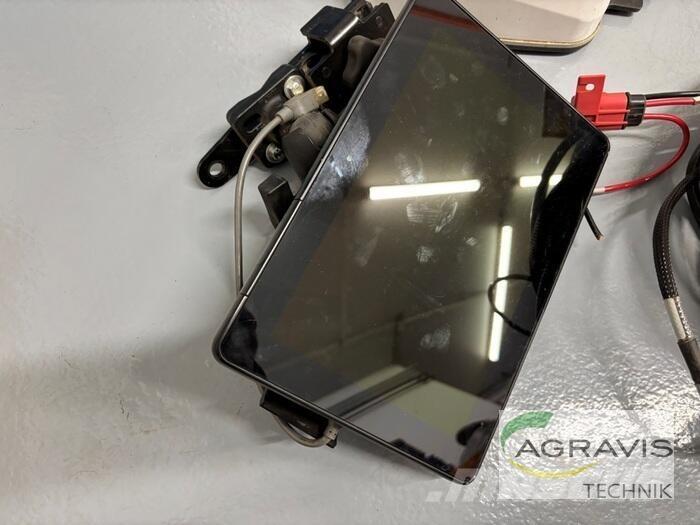 Trimble GFX-750 ماكينات وملحقات مواش أخرى