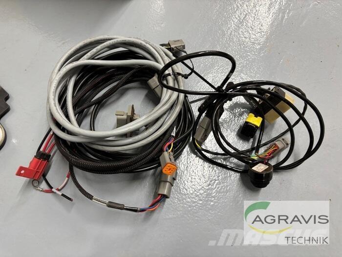 Trimble GFX-750 ماكينات وملحقات مواش أخرى