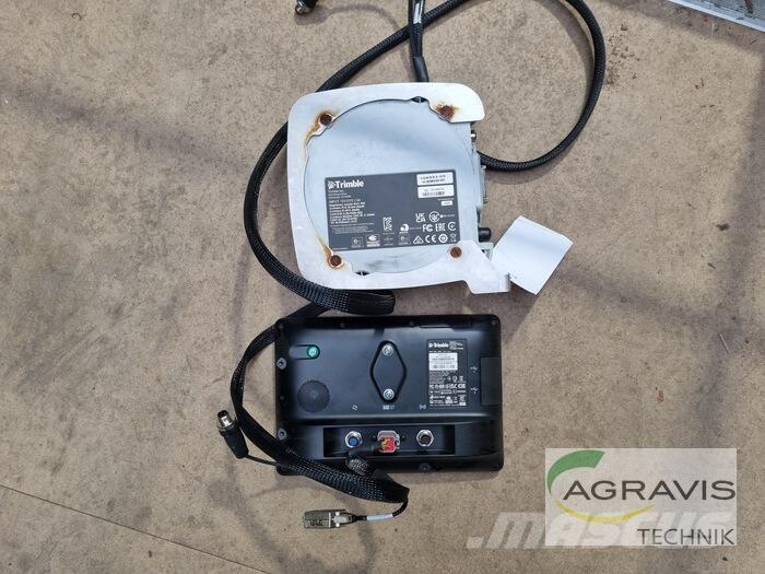 Trimble GFX-750 ماكينات وملحقات مواش أخرى