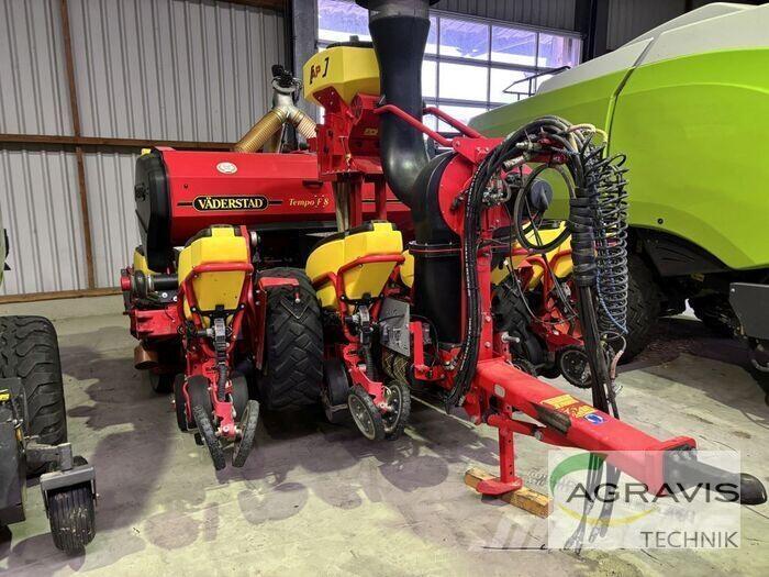 Väderstad TEMPO TPF 8 مثاقيب